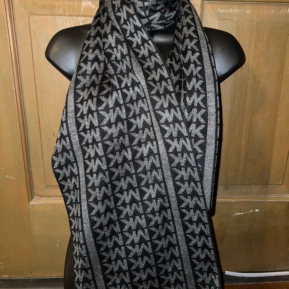 Michael Kors Black and Gray Classic Pattern Logo Acrylic Blend Scarf One Size - Picture 4 of 6